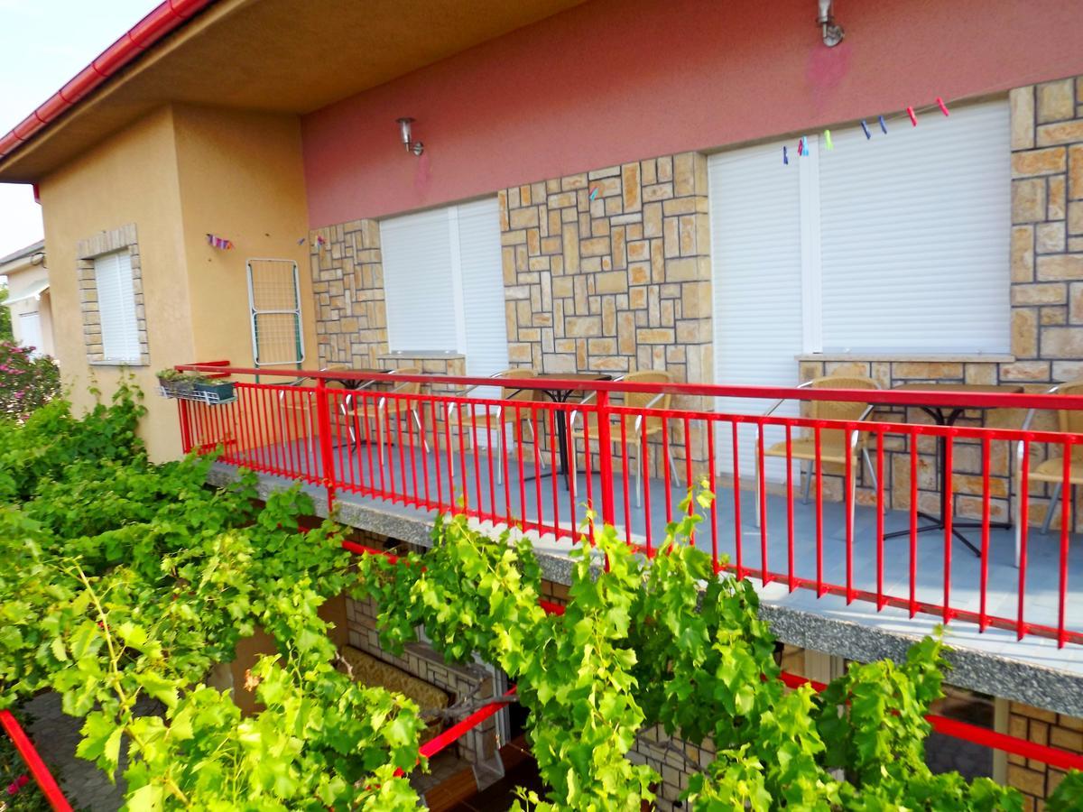 Apartments Maricic 200 Meters From The Beach Novi Vinodolski Eksteriør bilde