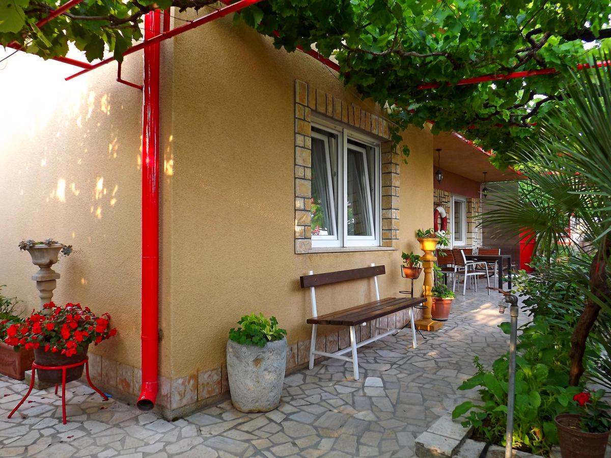 Apartments Maricic 200 Meters From The Beach Novi Vinodolski Eksteriør bilde