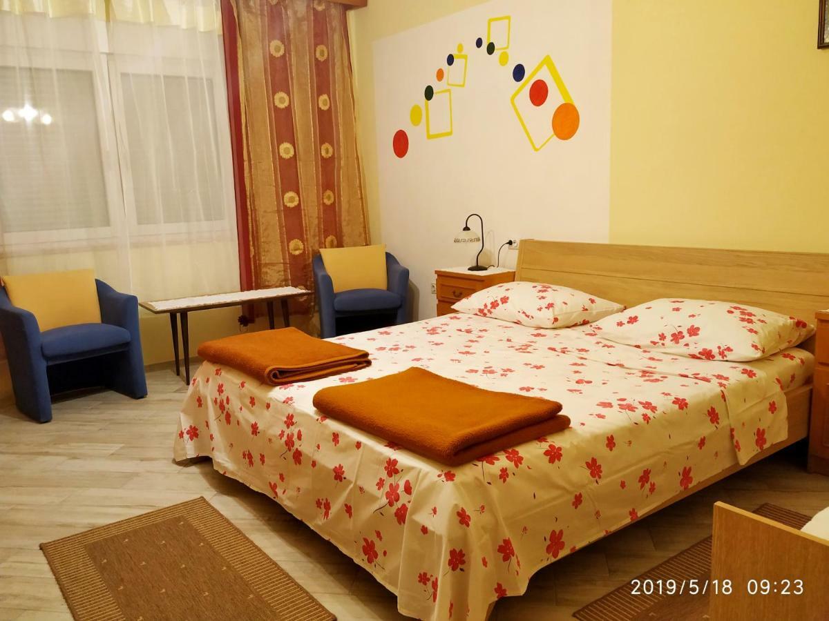 Apartments Maricic 200 Meters From The Beach Novi Vinodolski Eksteriør bilde