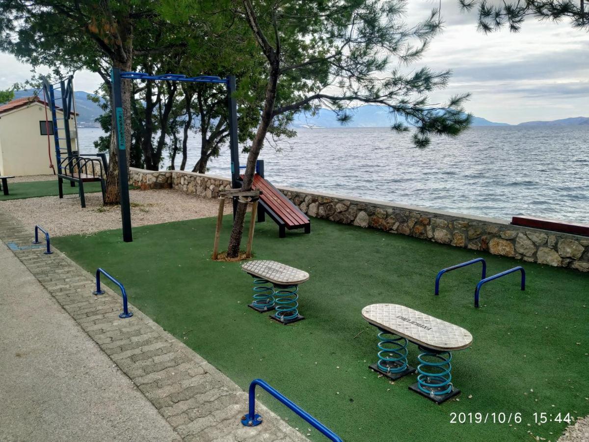 Apartments Maricic 200 Meters From The Beach Novi Vinodolski Eksteriør bilde